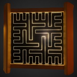 Dekoratīva stūra aizsargreste pirts lampai ar stiklu melnā krāsā Dekoratīva stūra aizsargreste pirts lampai ar stiklu melnā krāsā