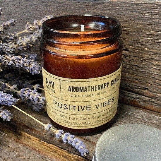 Aromaterapijas sojas svece Pozitīvās Vibrācijas (x1) Aromaterapijas sojas svece Pozitīvās Vibrācijas (x1)